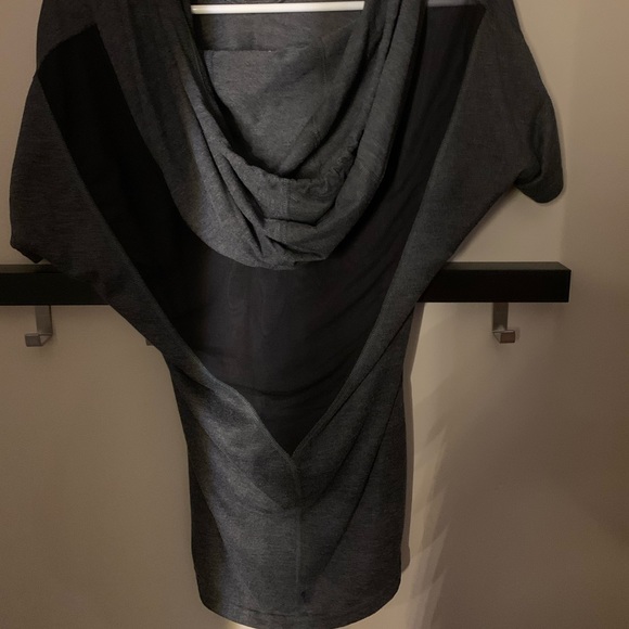 Workout top - Picture 2 of 2